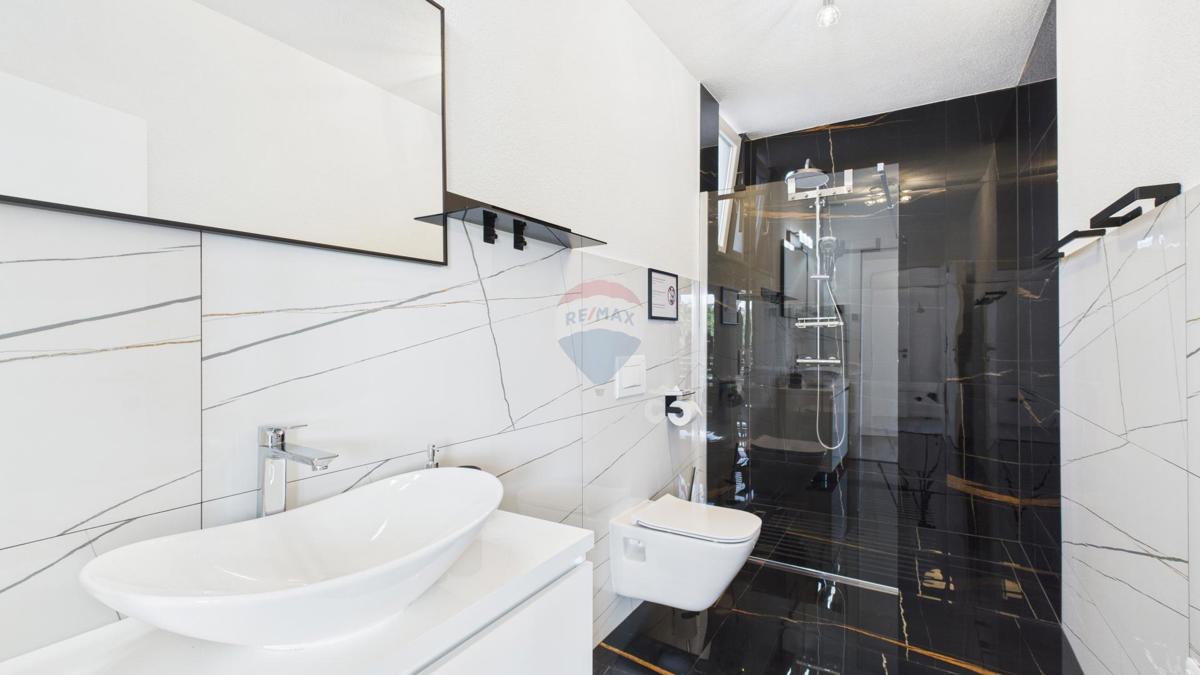 Istra, Medulin – Luksuzna vila s tremi apartmaji, 200 m do plaže – pogled na morje