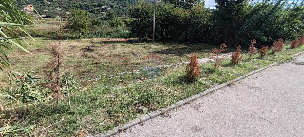 Stavbno zemljišče Mundanije, Rab, 1.713m2