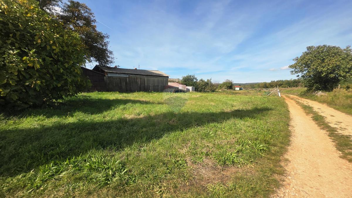 Stavbno zemljišče Oprtalj, 453m2