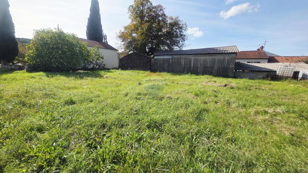Stavbno zemljišče Oprtalj, 453m2