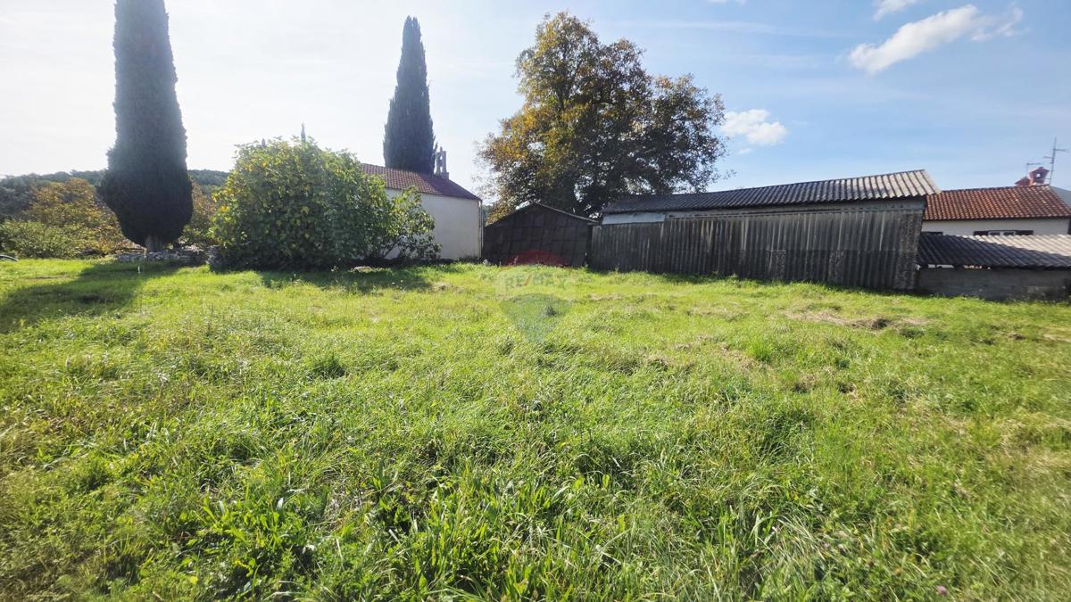 Stavbno zemljišče Oprtalj, 453m2
