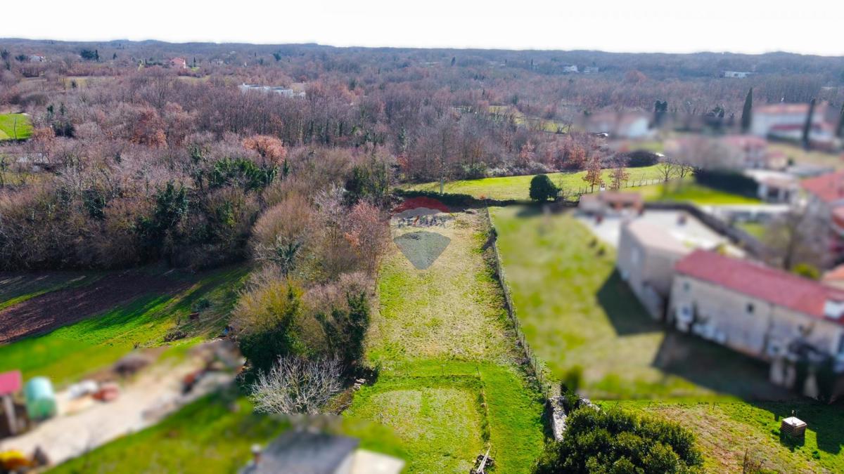 Stavbno zemljišče Kanfanar, 830m2