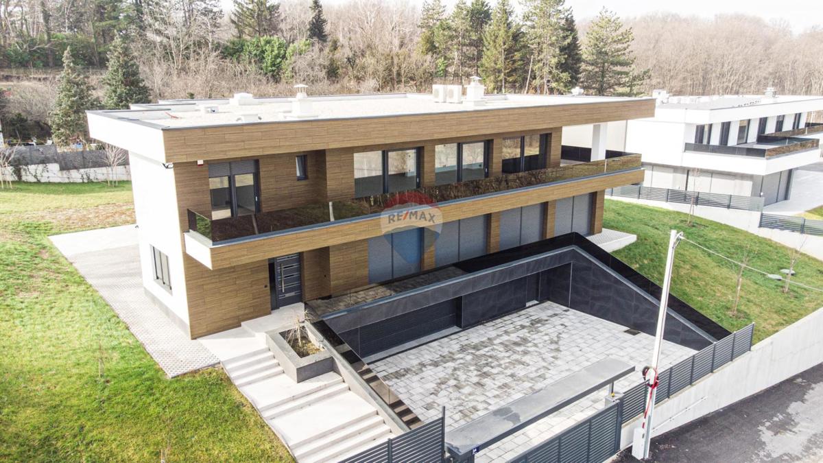 Hiša Donji Trpuci, Brezovica, 645m2