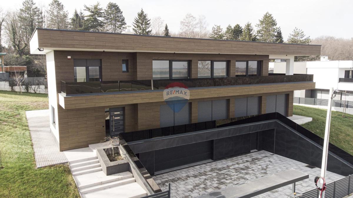 Hiša Donji Trpuci, Brezovica, 645m2