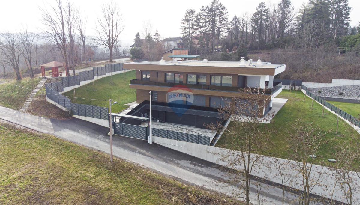 Hiša Donji Trpuci, Brezovica, 645m2