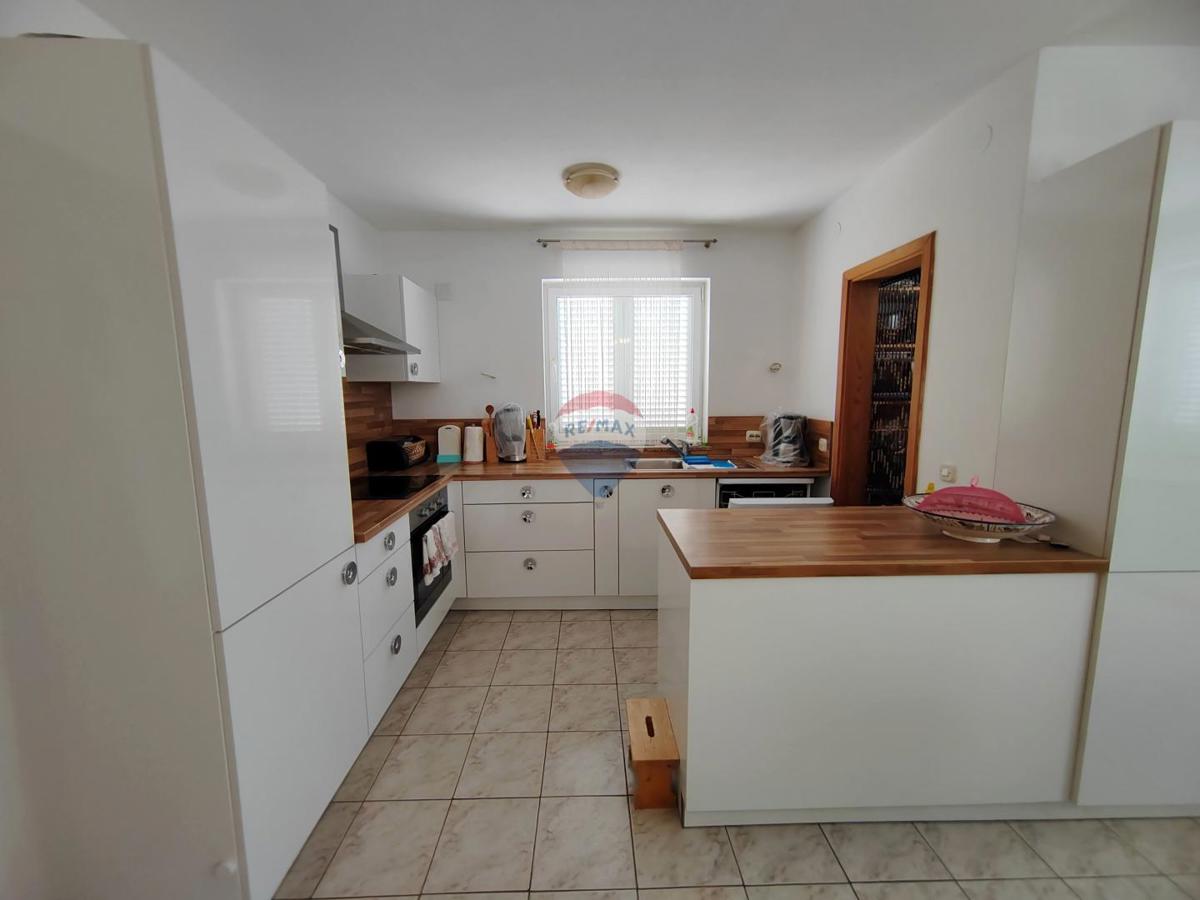 Hiša Malinska, Malinska-Dubašnica, 243m2