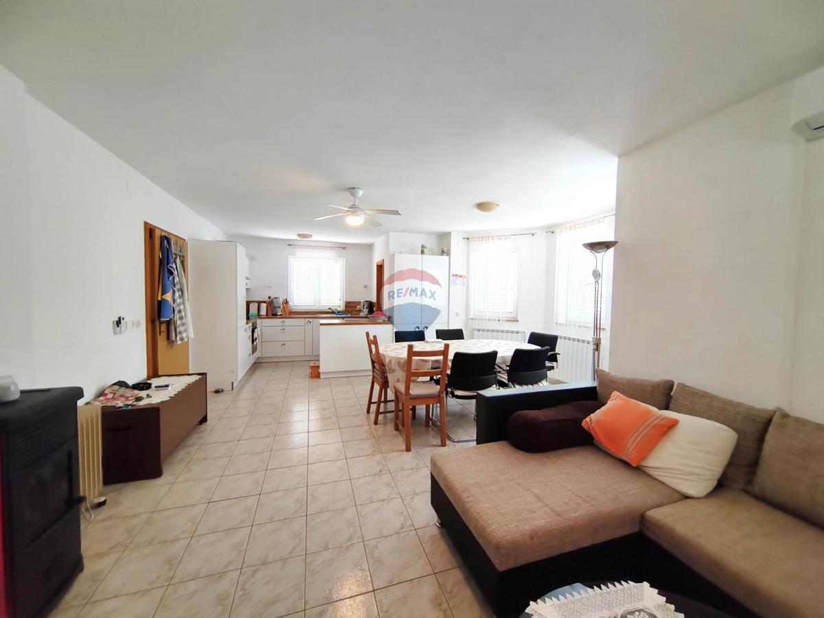 Hiša Malinska, Malinska-Dubašnica, 243m2