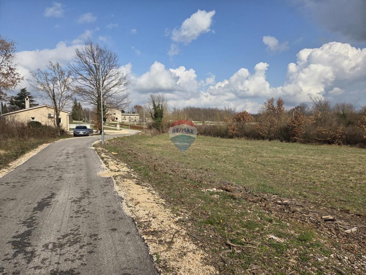 Stavbno zemljišče Kanfanar, 640m2