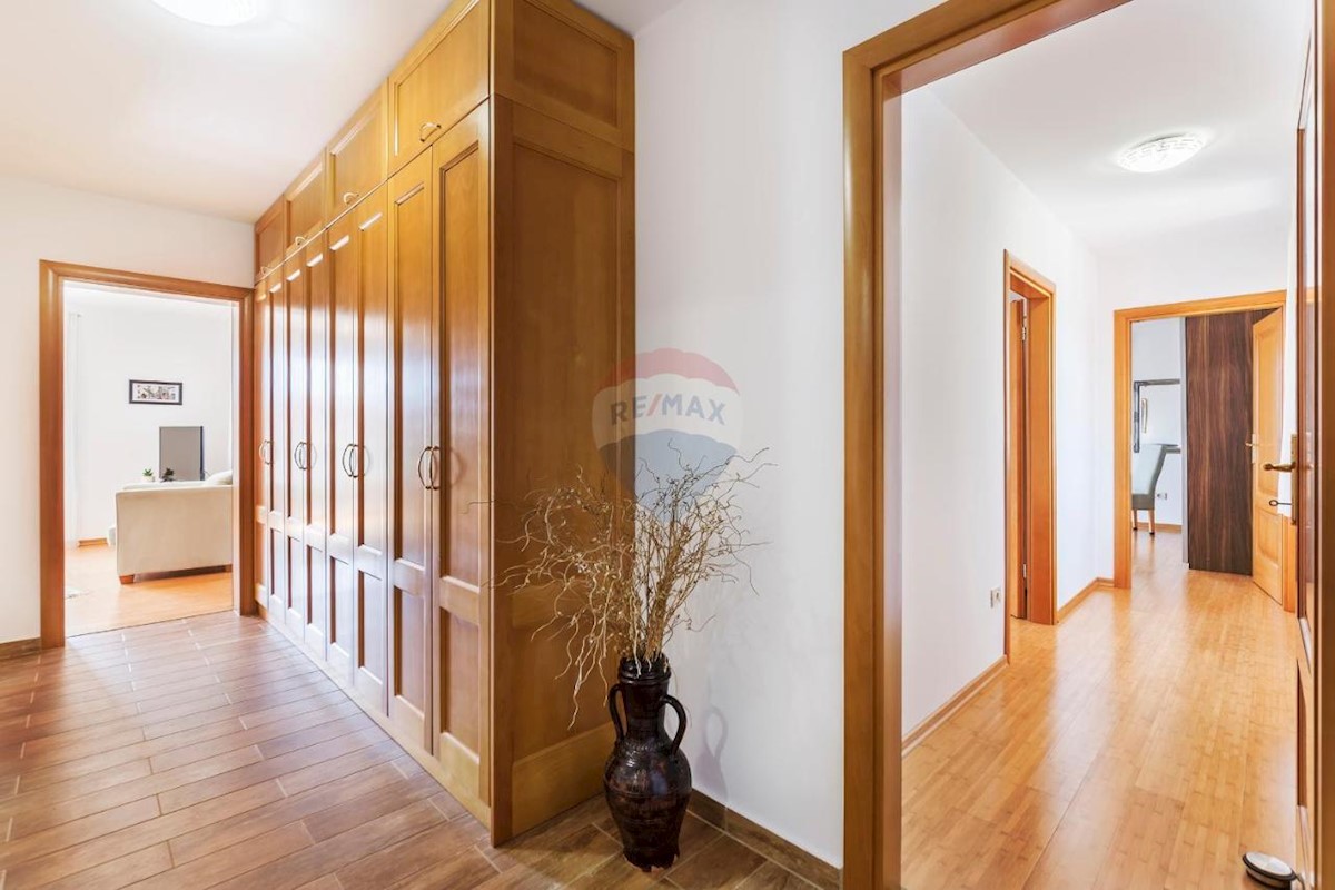 Hiša Medulin, 400m2