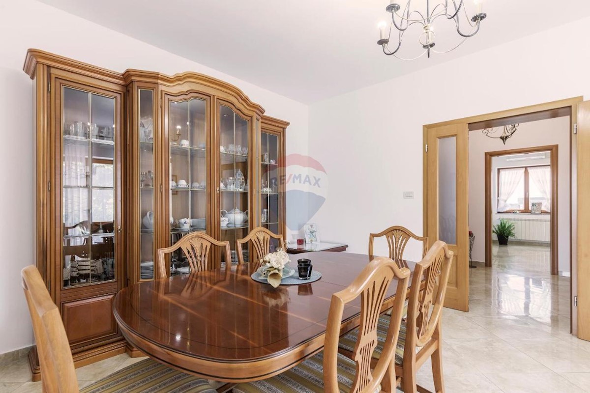 Hiša Medulin, 400m2