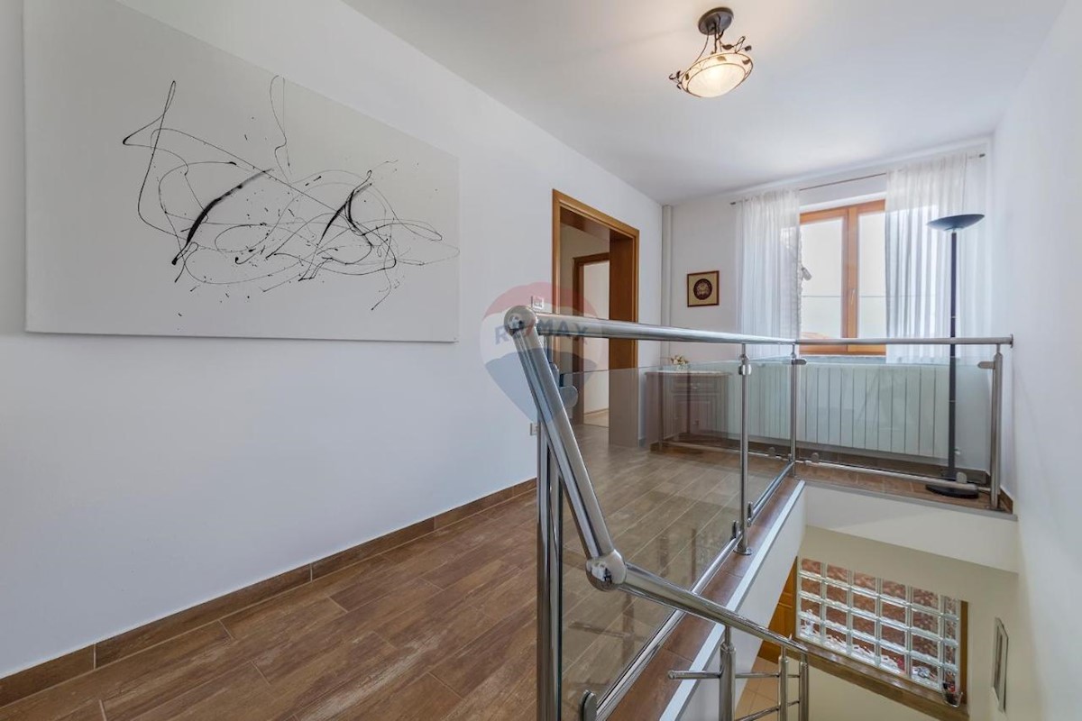 Hiša Medulin, 400m2