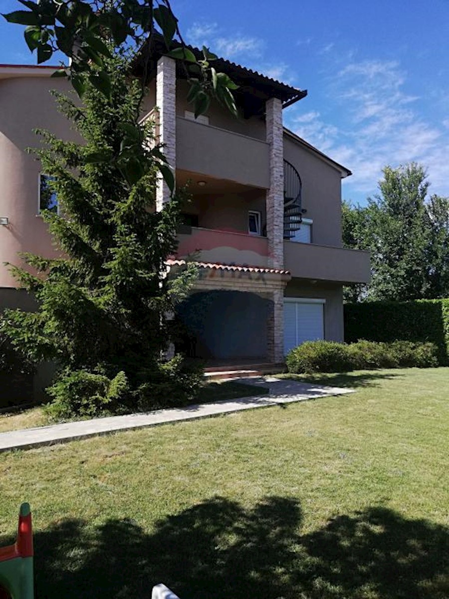 Valbandon, Fažana, 220m2