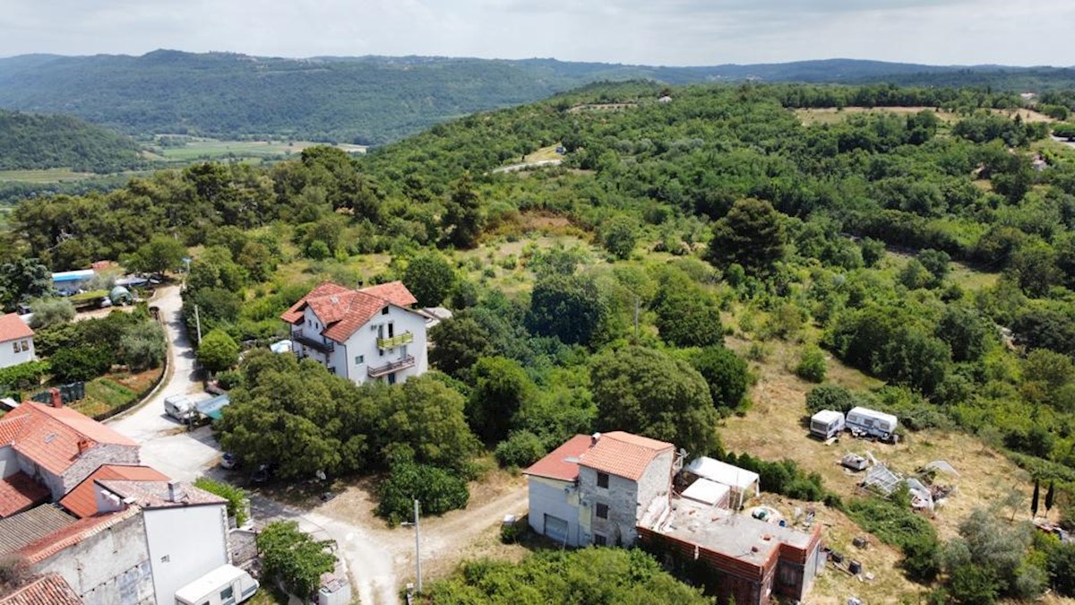 ISTRA, KAŠTEL - Gradbeno zemljišče 883 m2 s pogledom na morje!