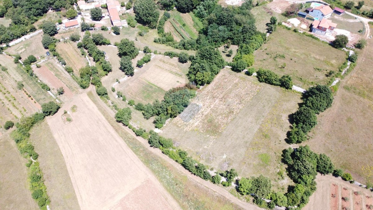 Stavbno zemljišče Kanfanar, 7.380m2