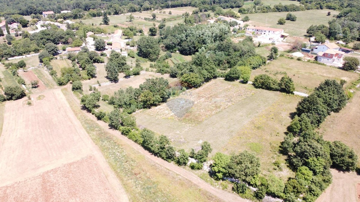 Stavbno zemljišče Kanfanar, 7.380m2