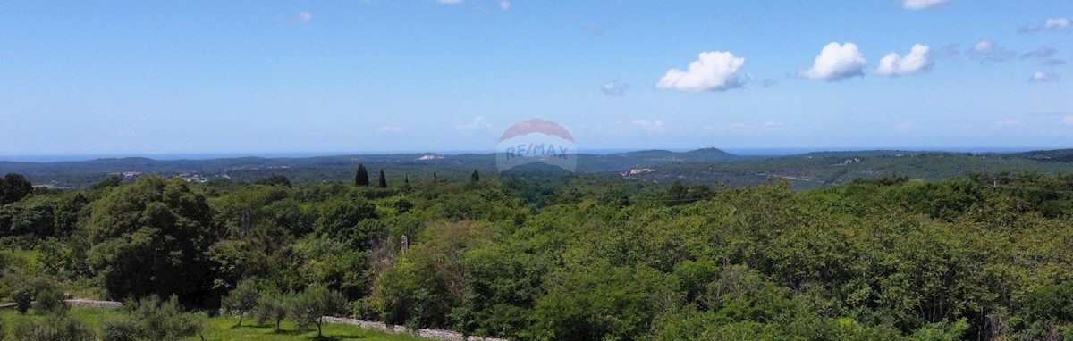 Hiša Kanfanar, Istrska kamnita hiša + 1.625 m2 zazidljivega zemljišča