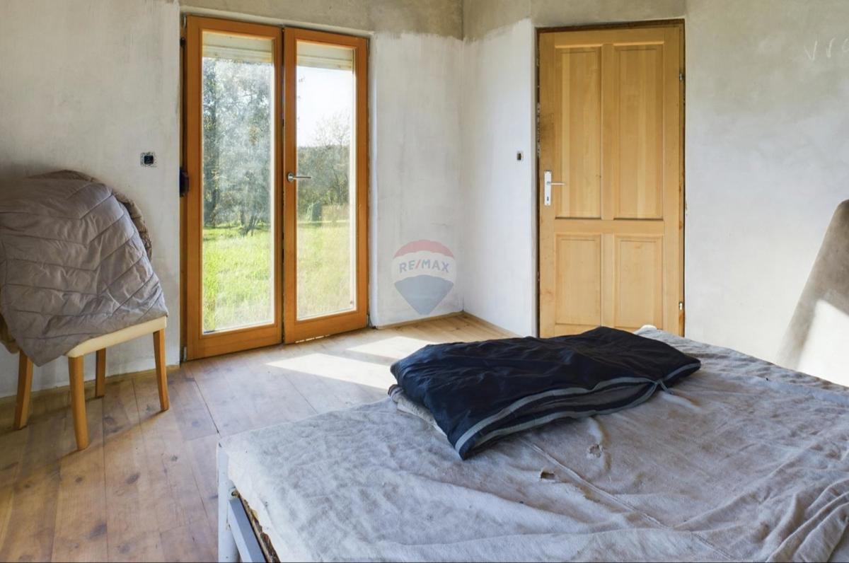 Istra, Marčana, samostojna novogradnja hiša, lepo dvorišče