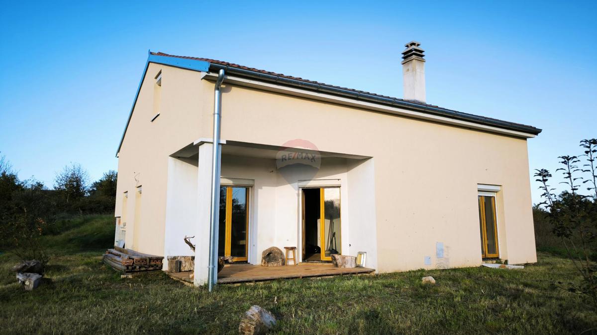 Istra, Marčana, samostojna novogradnja hiša, lepo dvorišče