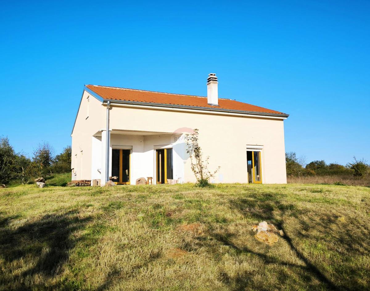 Istra, Marčana, samostojna novogradnja hiša, lepo dvorišče