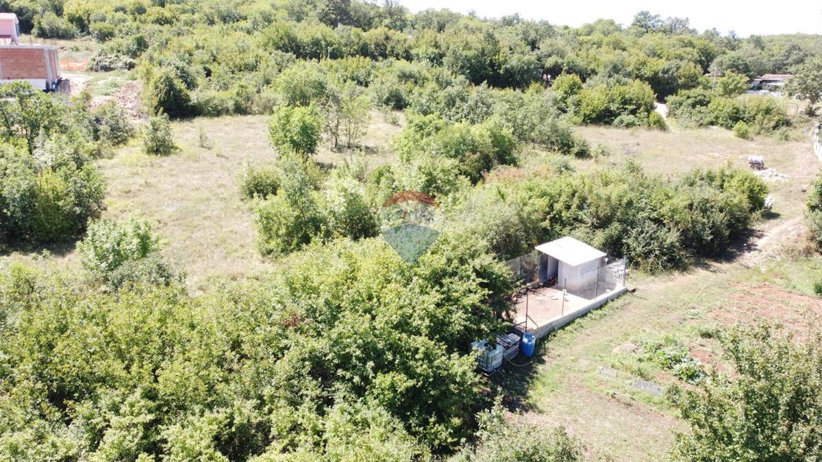 Stavbno zemljišče Šorići, Kanfanar, 537m2