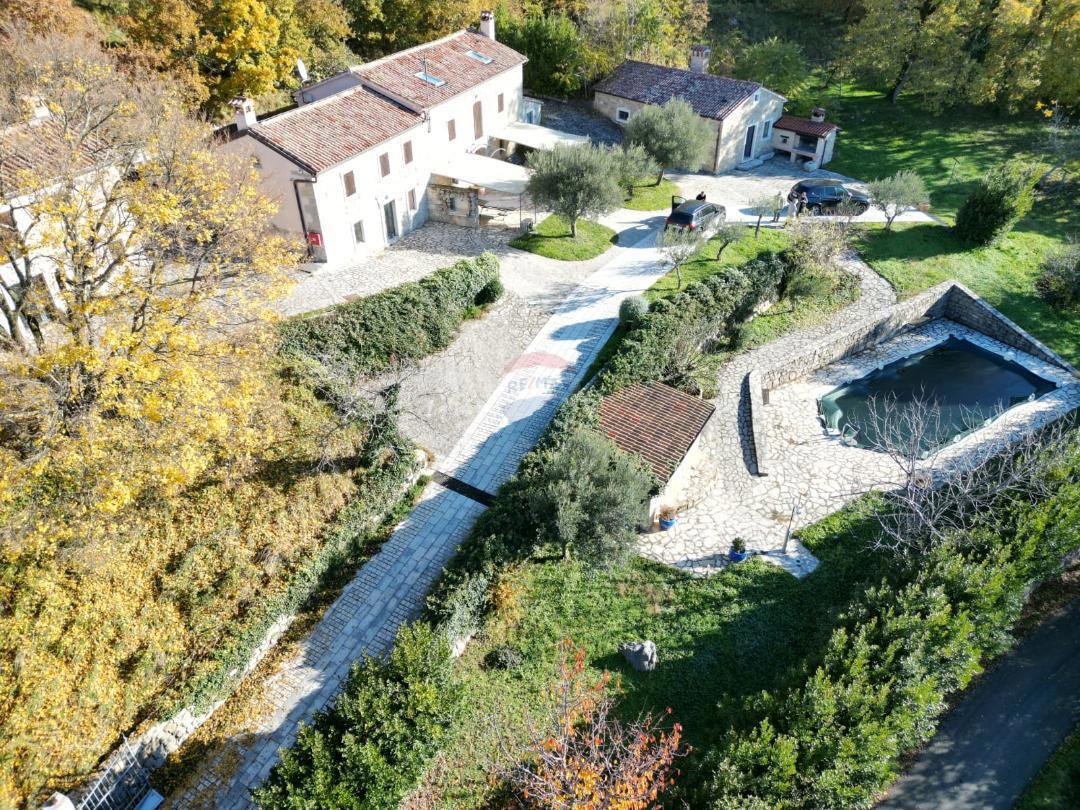 Hiša Dolenja Vas, Lupoglav, 365m2