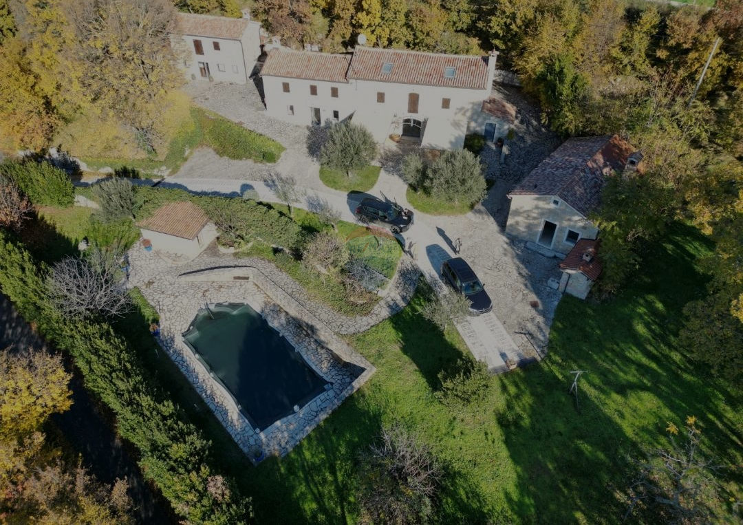 Hiša Dolenja Vas, Lupoglav, 365m2