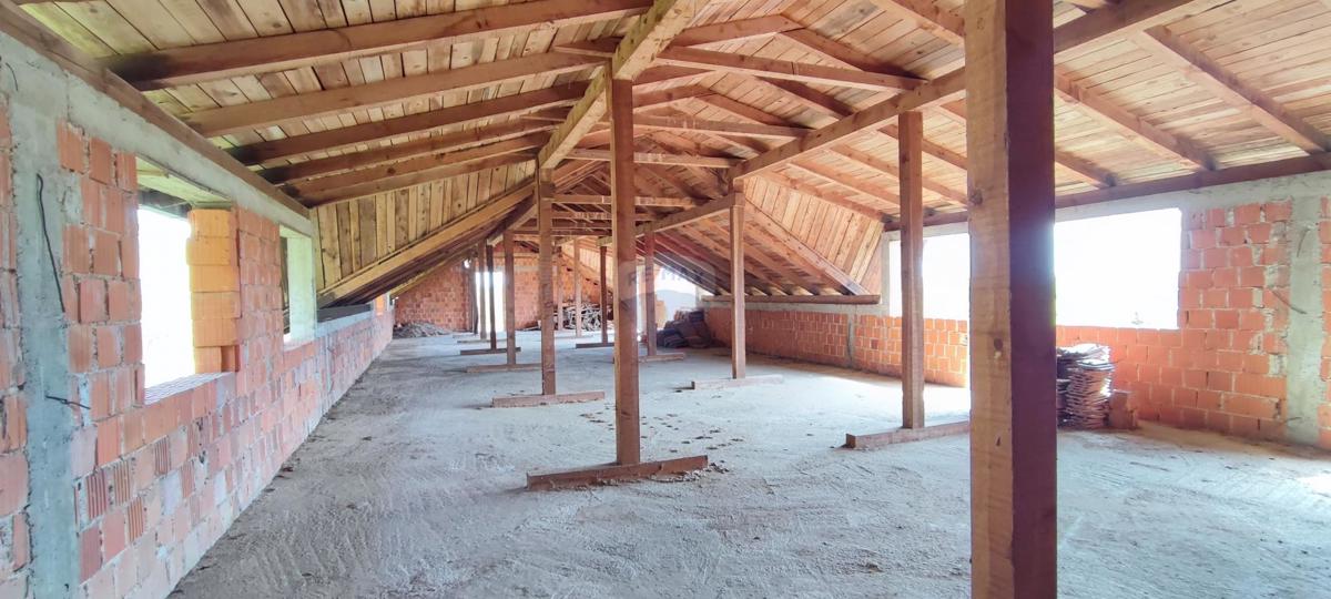 Hiša Obrež Zelinski, Sveti Ivan Zelina, 840m2