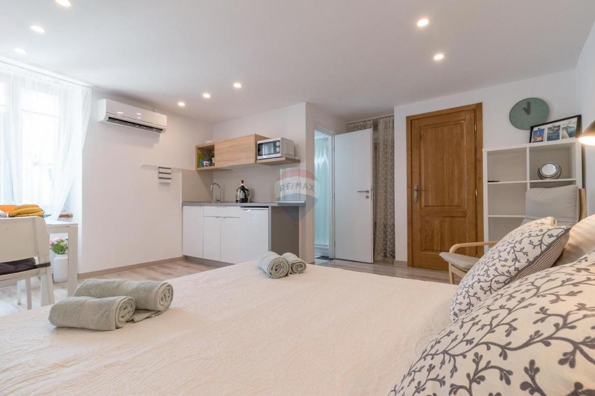 Istra, Rovinj, 2 garsonjeri v centru, mirna ulica, blizu morja