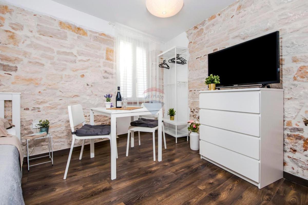 Istra, Rovinj, 2 garsonjeri v centru, mirna ulica, blizu morja