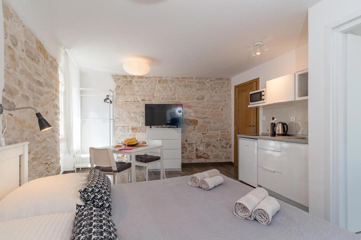 Istra, Rovinj, 2 garsonjeri v centru, mirna ulica, blizu morja