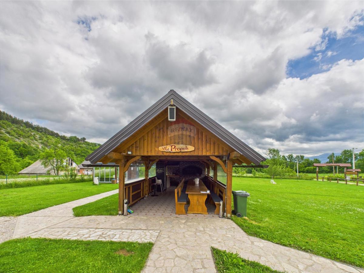 Hiša Centar, Gospić, 290m2