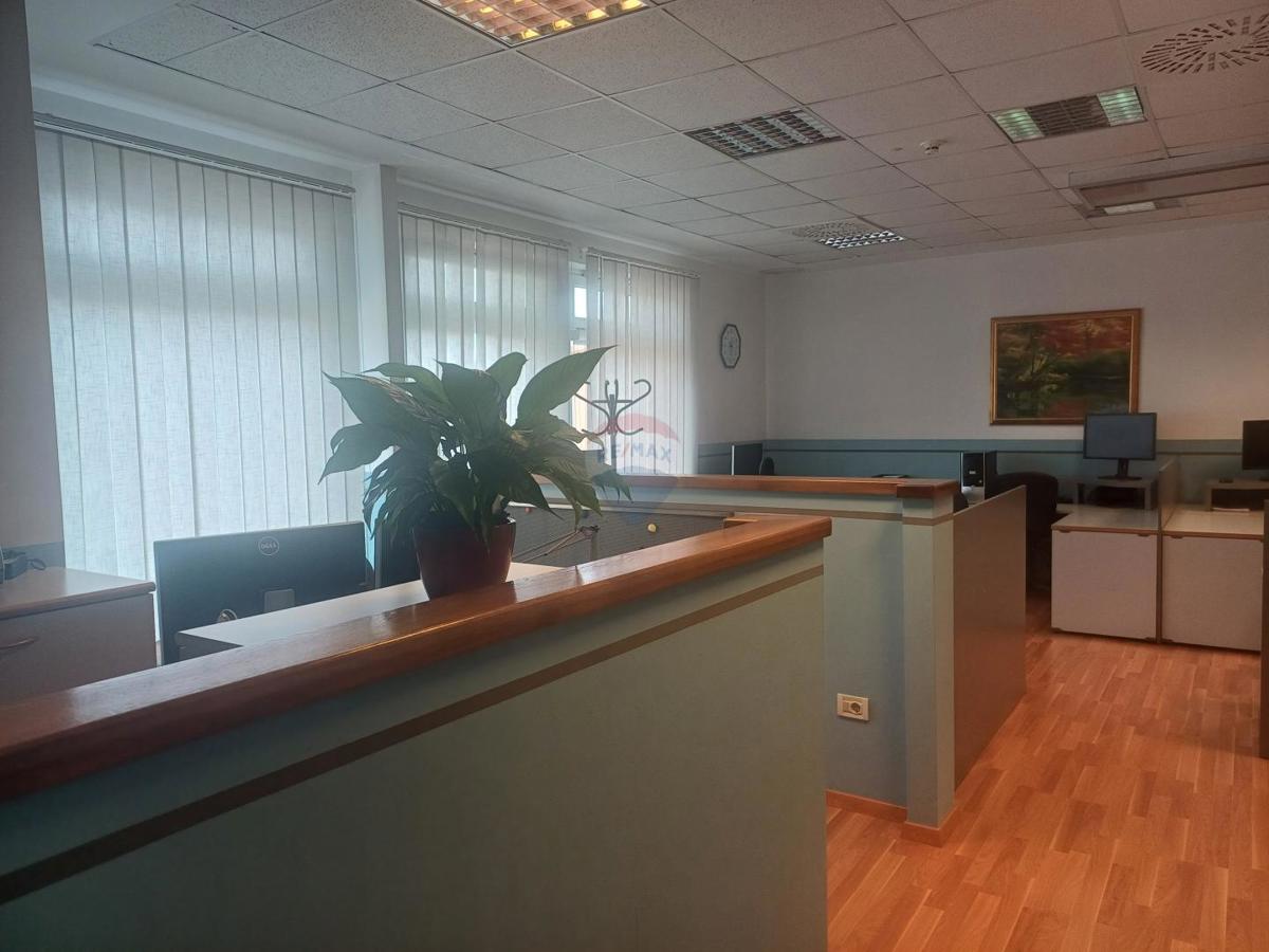 Poslovni prostori Vidikovac, Pula, 137,66m2