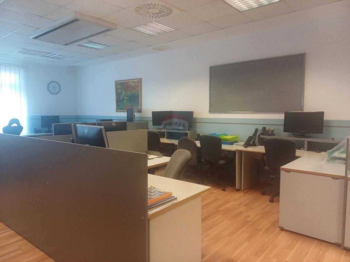 Poslovni prostori Vidikovac, Pula, 137,66m2