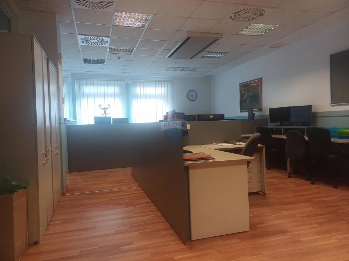 Poslovni prostori Vidikovac, Pula, 137,66m2