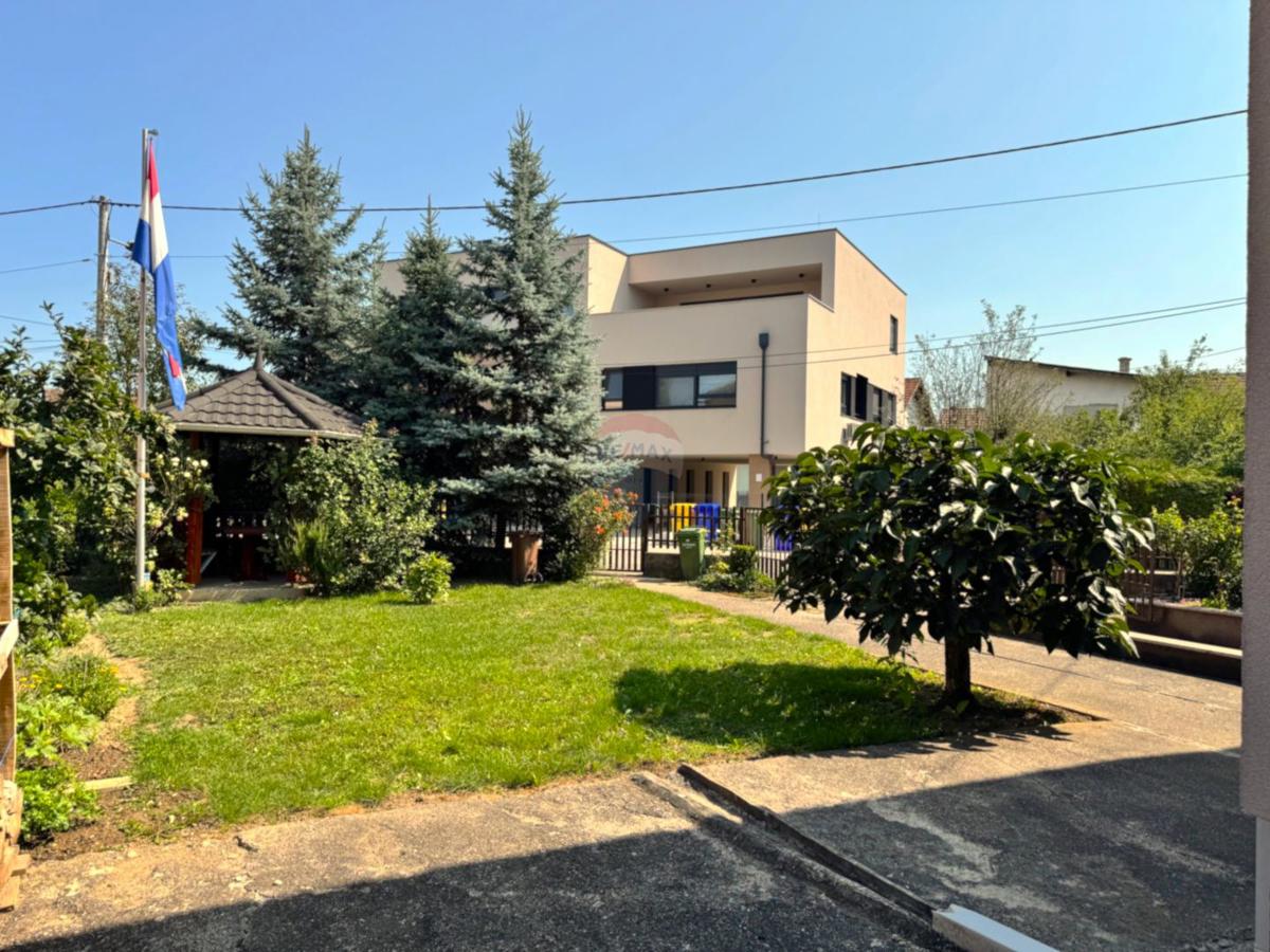 Hiša Centar, Velika Gorica, 470m2