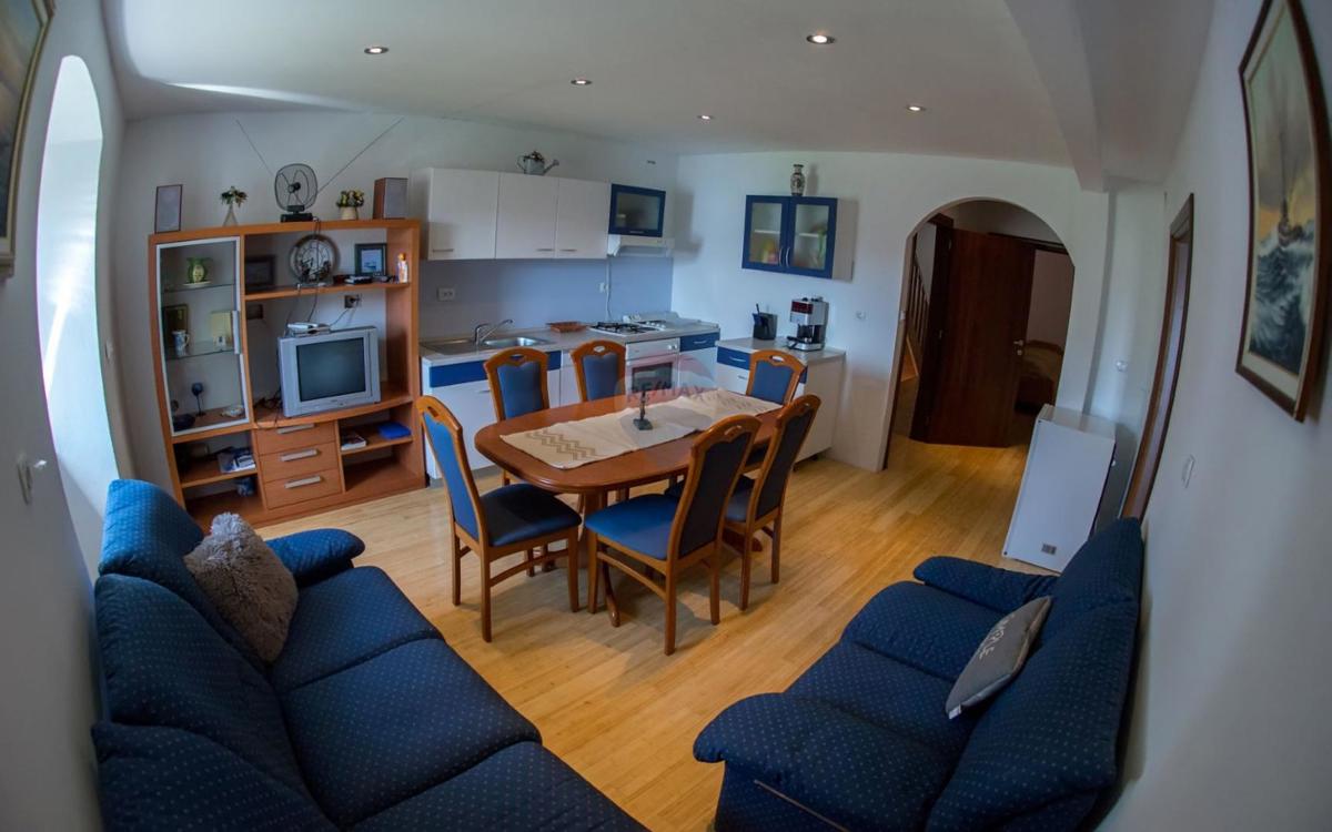 Hiša Karlobag, 260m2