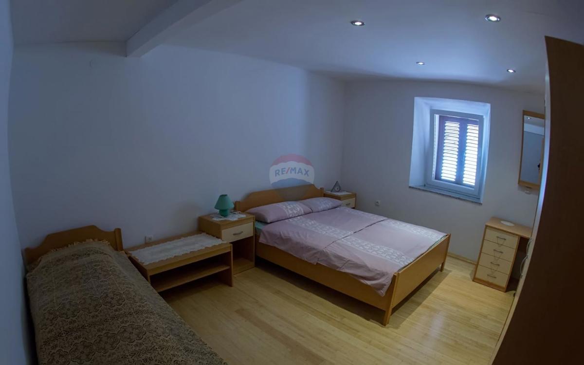 Hiša Karlobag, 260m2