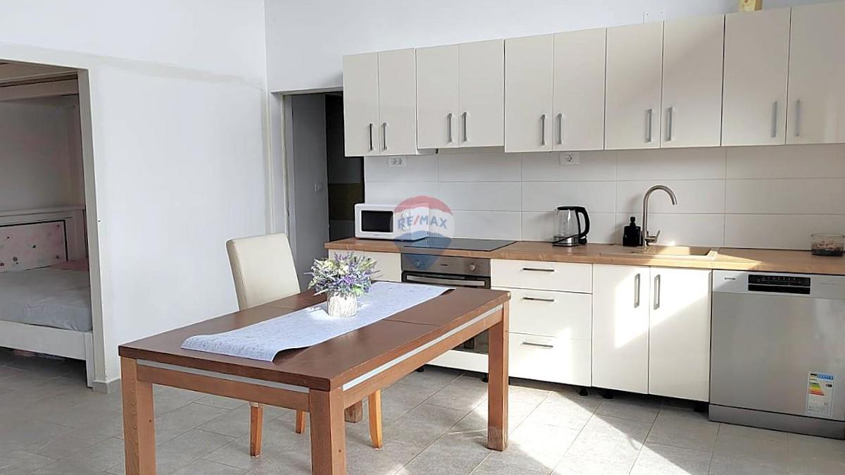 Stanovanje/Apartma Kaštel, Buje, 140,19m2