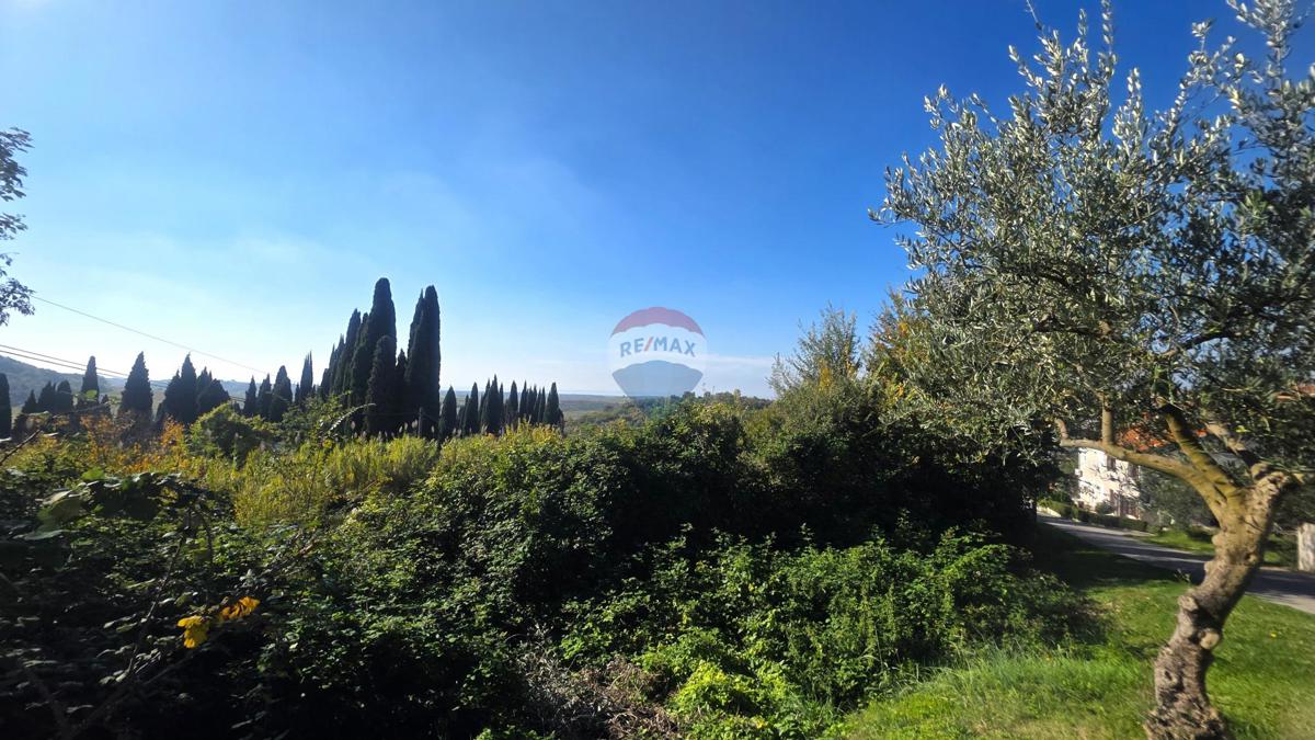 Stavbno zemljišče Buje, 903m2