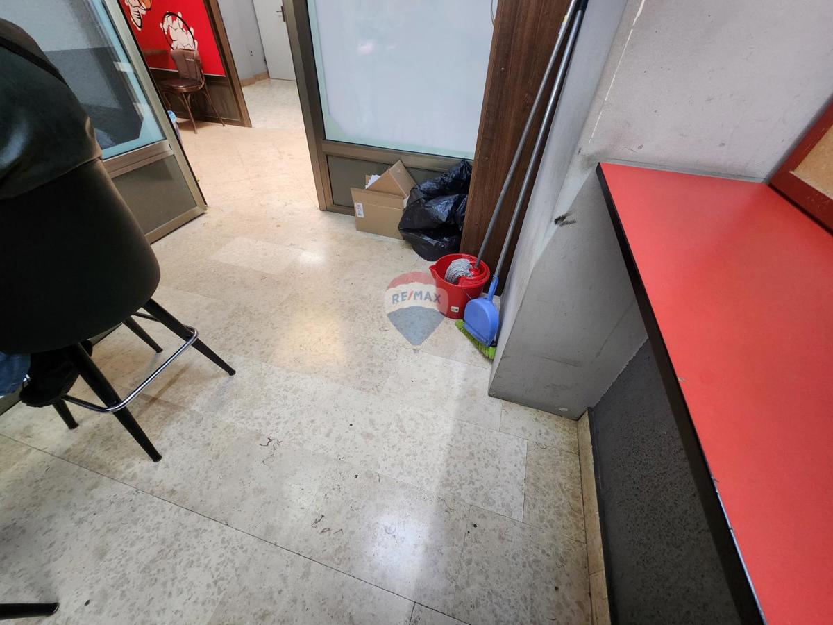 Poslovni prostori Turnić, Rijeka, 9,10m2