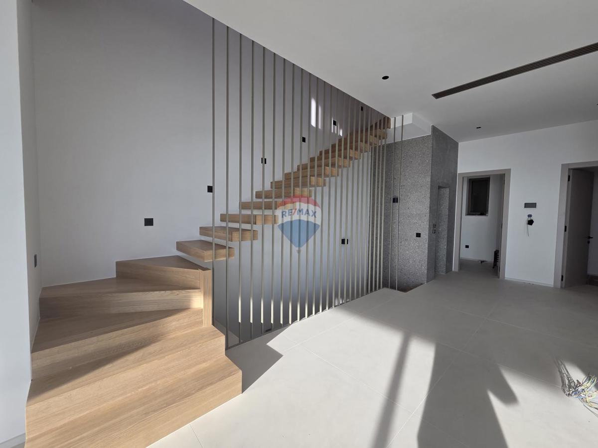 Stanovanje/Apartma Rožići, Kostrena, 305m2