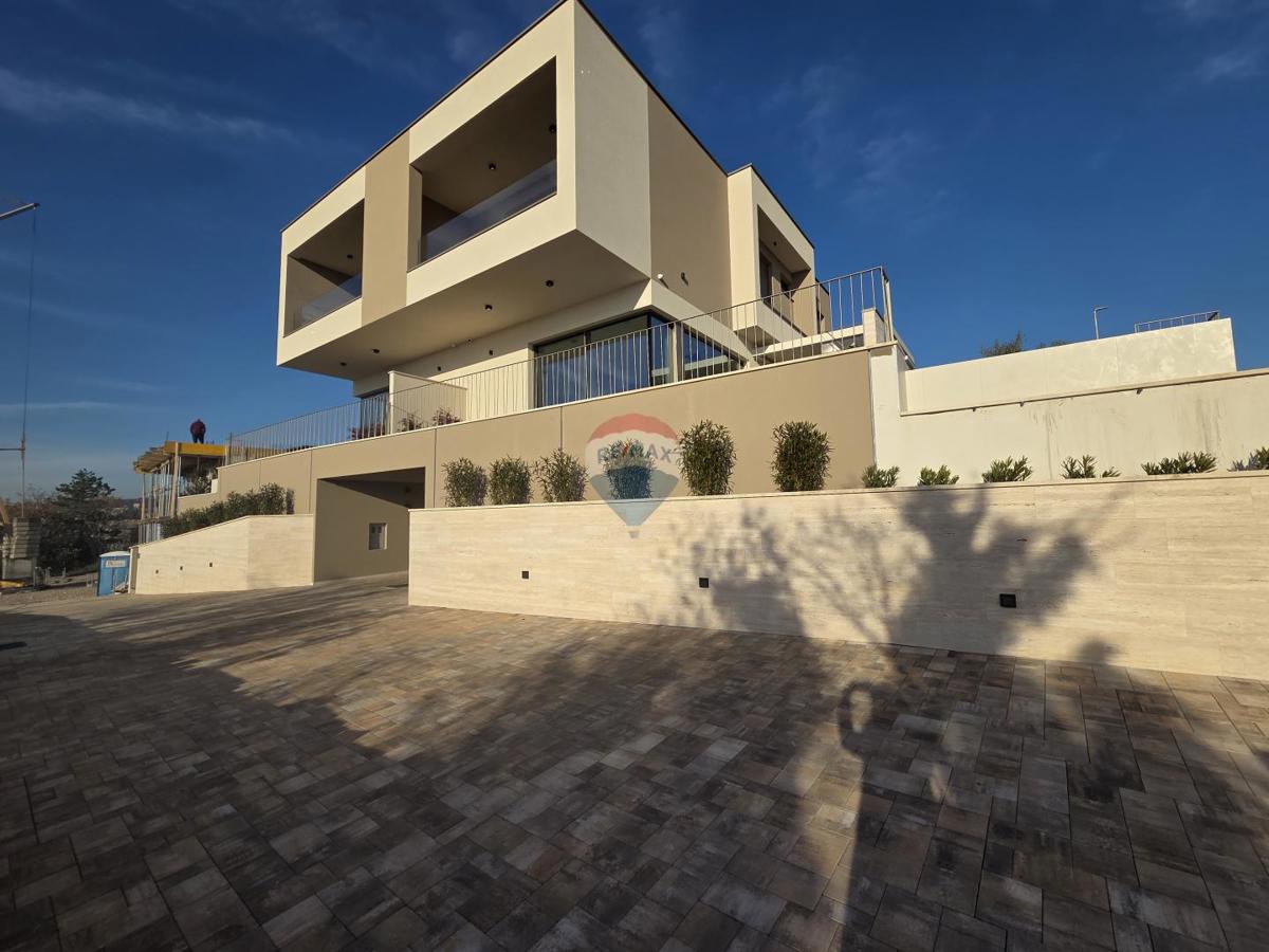 Stanovanje/Apartma Rožići, Kostrena, 305m2