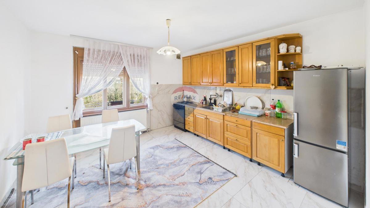 Hiša Radoboj, 650m2