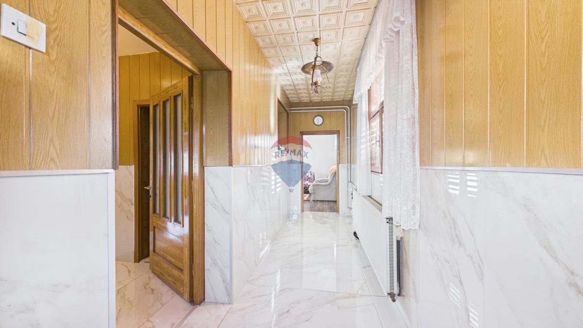 Hiša Radoboj, 650m2