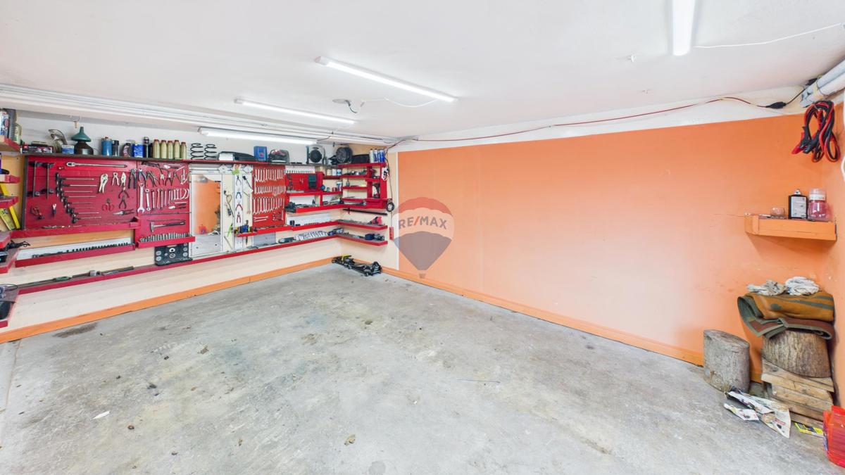 Hiša Radoboj, 650m2