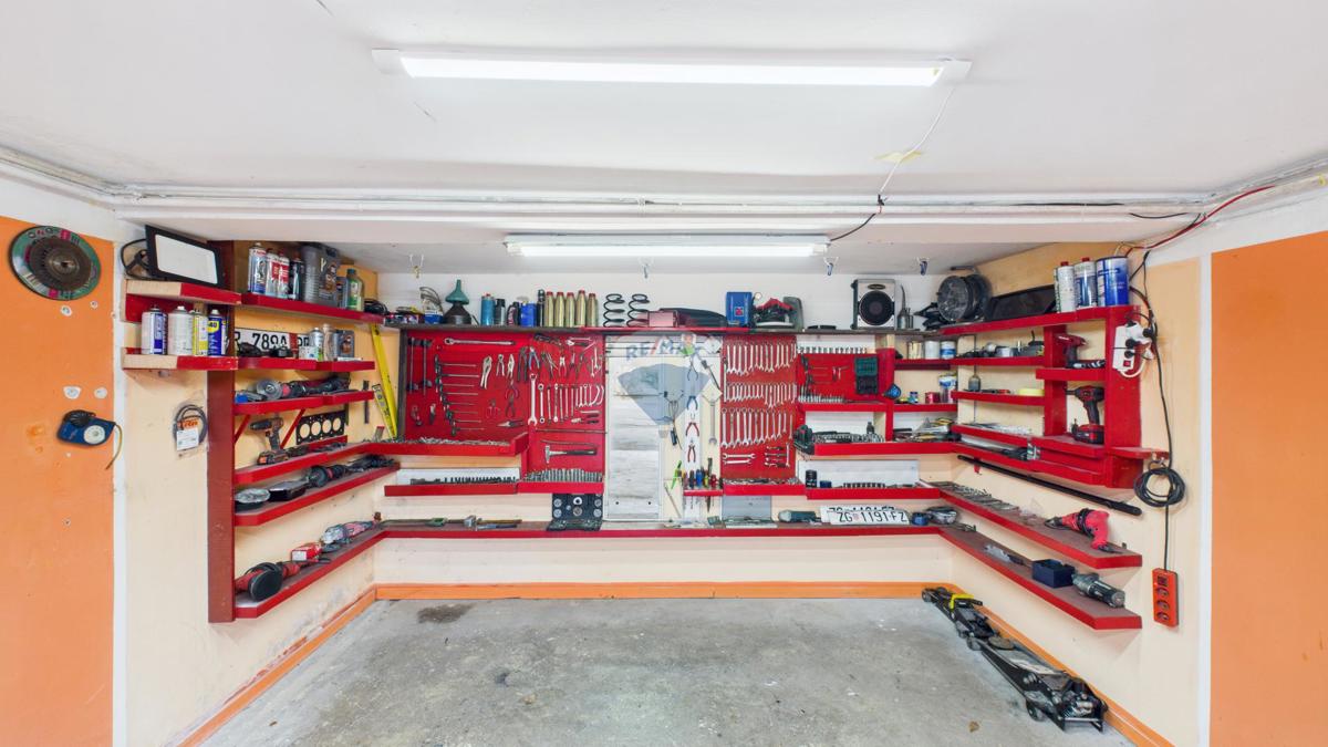 Hiša Radoboj, 650m2