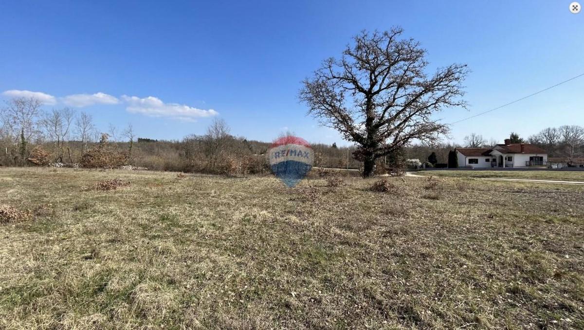 Stavbno zemljišče Žminj, 1.272m2