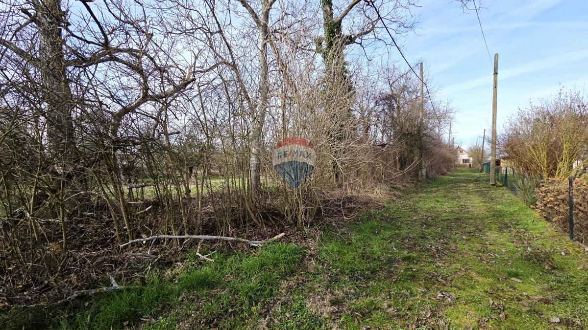 Stavbno zemljišče Oborovo, Rugvica, 3.708m2