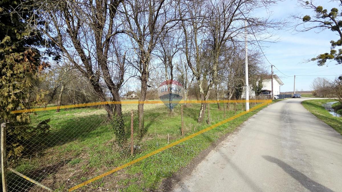 Stavbno zemljišče Oborovo, Rugvica, 3.708m2