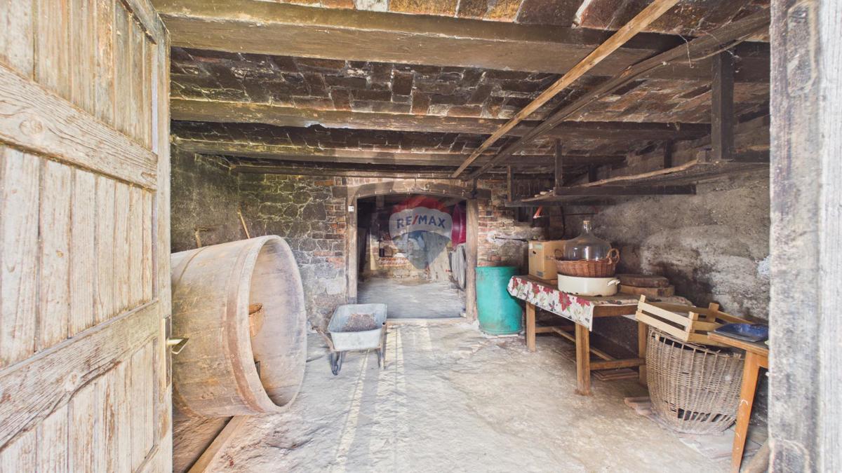 Hiša Bedenica, 1.320m2